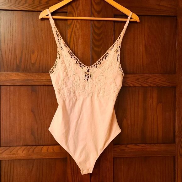 Free People Lea Lace Floral Bodysuit Pearl Pink MSRP$68 Size Small - Picture 2 of 6